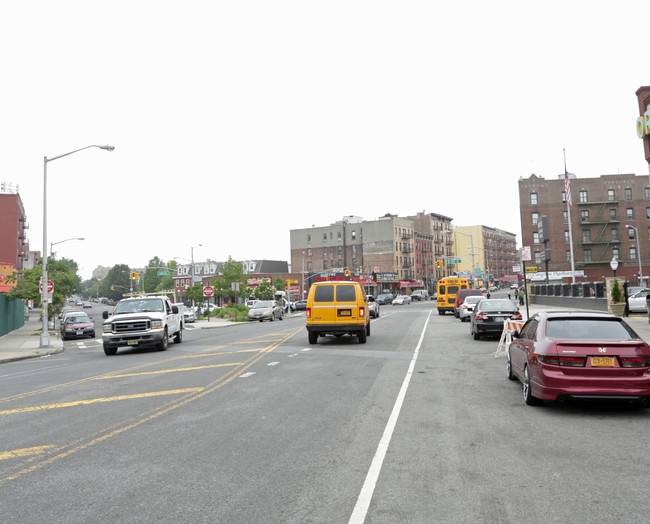 Crossroads Plaza: Phase III in Bronx, NY - Building Photo - Building Photo