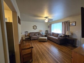 296 Mesa Dr in Pagosa Springs, CO - Foto de edificio - Building Photo