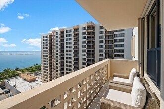 10185 Collins Ave in Bal Harbour, FL - Building Photo - Building Photo