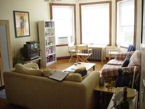 21 Gibbs St in Brookline, MA - Foto de edificio - Building Photo