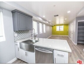 1118 Heliotrope Dr in Los Angeles, CA - Building Photo - Building Photo