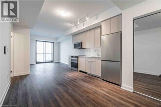 2075 Lakeshore Rd. in Burlington, ON - Building Photo - Building Photo