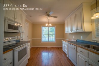 837 Chapel Dr in Fuquay Varina, NC - Building Photo - Building Photo