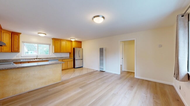 590 Ralston Ave, Unit 5 in Belmont, CA - Building Photo - Building Photo