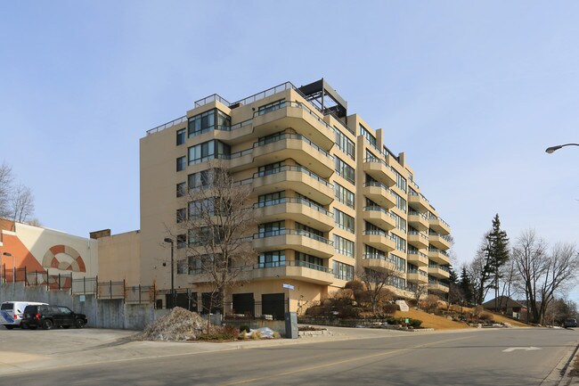 Queens Heights in Kitchener, ON - Building Photo - Building Photo