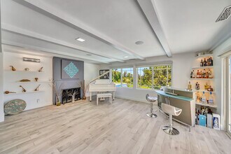 22376 Algunas Rd in Los Angeles, CA - Building Photo - Building Photo