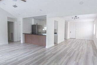 609 Oak Harbor Dr in Houston, TX - Building Photo - Building Photo