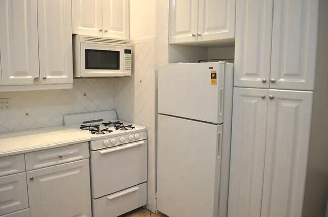 77 W 85th St in New York, NY - Building Photo - Building Photo