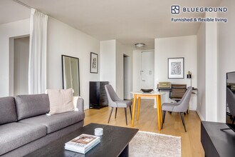 105 Duane St, Unit FL43-ID110 in New York, NY - Building Photo - Building Photo