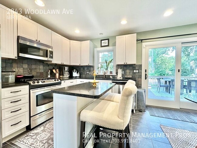 property at 2843 Woodlawn Ave