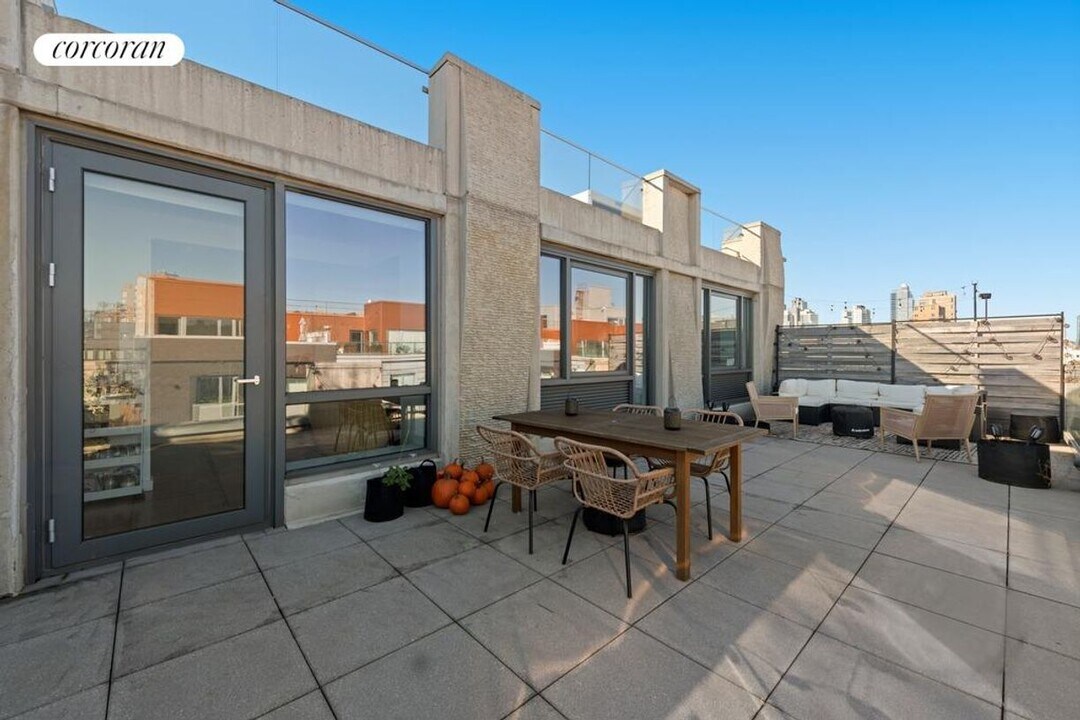 247 N 7th St in Brooklyn, NY - Building Photo