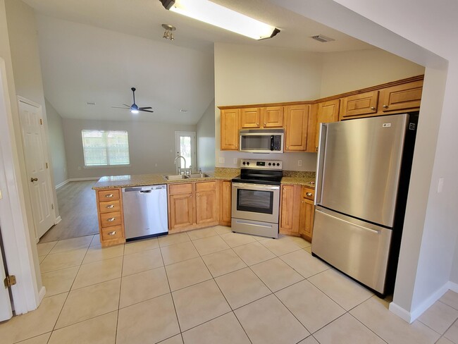 7288 Mossy Oaks Ct in Navarre, FL - Building Photo - Building Photo