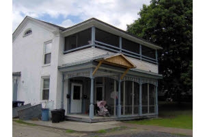 48-50 Broadway in Whitehall, NY - Foto de edificio