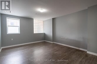 384-384 Rogers St in Peterborough, ON - Building Photo - Building Photo