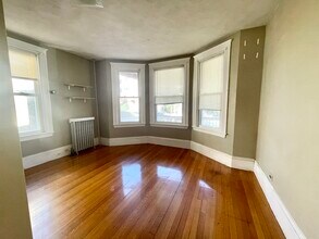 148 Strathmore Rd, Unit 1 in Boston, MA - Foto de edificio - Building Photo