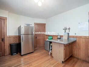 54 Upland Rd, Unit 2 in Somerville, MA - Foto de edificio - Building Photo