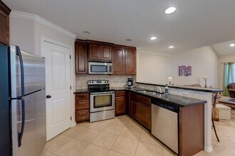 August Pre-Lease!! Beautiful 5 Bedroom Dup in College Station, TX - Building Photo - Building Photo