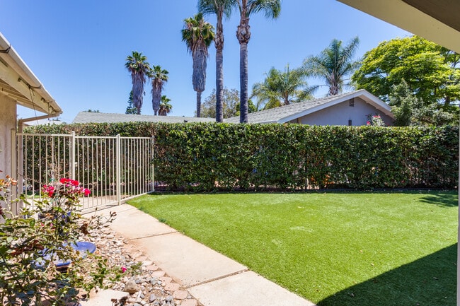 514 Dove Cir in Vista, CA - Building Photo - Building Photo