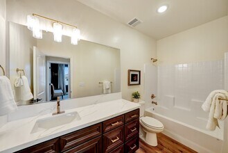 137 N Un St in Hanford, CA - Building Photo - Building Photo