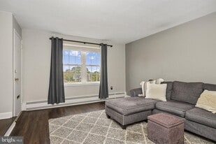 200 Maplewood Dr in Pottstown, PA - Building Photo