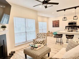 7151 Gaston Ave in Dallas, TX - Building Photo