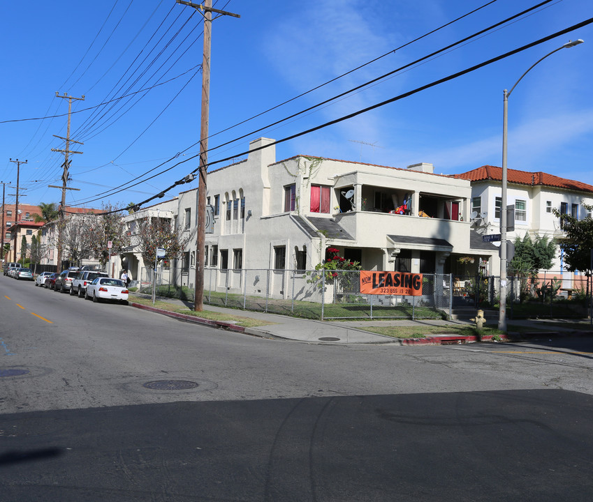 881 S New Hampshire Ave in Los Angeles, CA - Building Photo