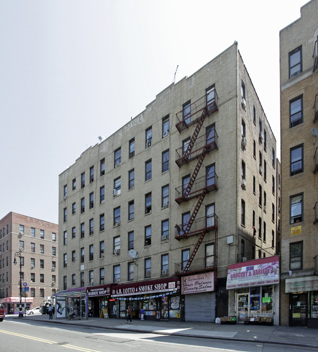 Reckenridge Arms in Bronx, NY - Building Photo