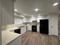 711 Leicester Ln photo'