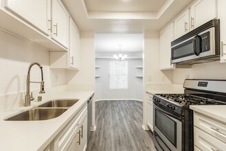 9025 W. 3rd St - fully renovated unit in L... in Los Angeles, CA - Building Photo - Interior Photo