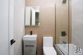 141 Meserole St in Brooklyn, NY - Building Photo - Building Photo