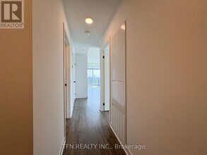 2495 Eglinton Ave W in Mississauga, ON - Building Photo - Building Photo