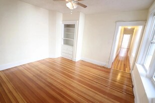 11 Barrows St, Unit 06