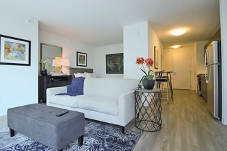 156 W Erie St in Chicago, IL - Foto de edificio - Building Photo