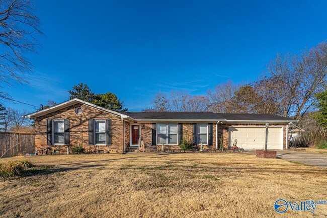 2003 Weatherly Rd SE in Huntsville, AL - Foto de edificio - Building Photo