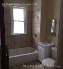 8242 S Houston Ave-Unit -Unit 2 in Chicago, IL - Building Photo - Building Photo