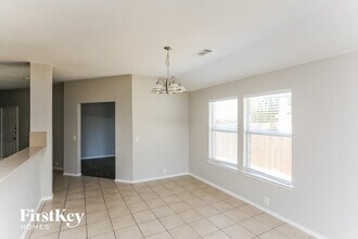 203 Bear Trail in Waxahachie, TX - Foto de edificio - Building Photo