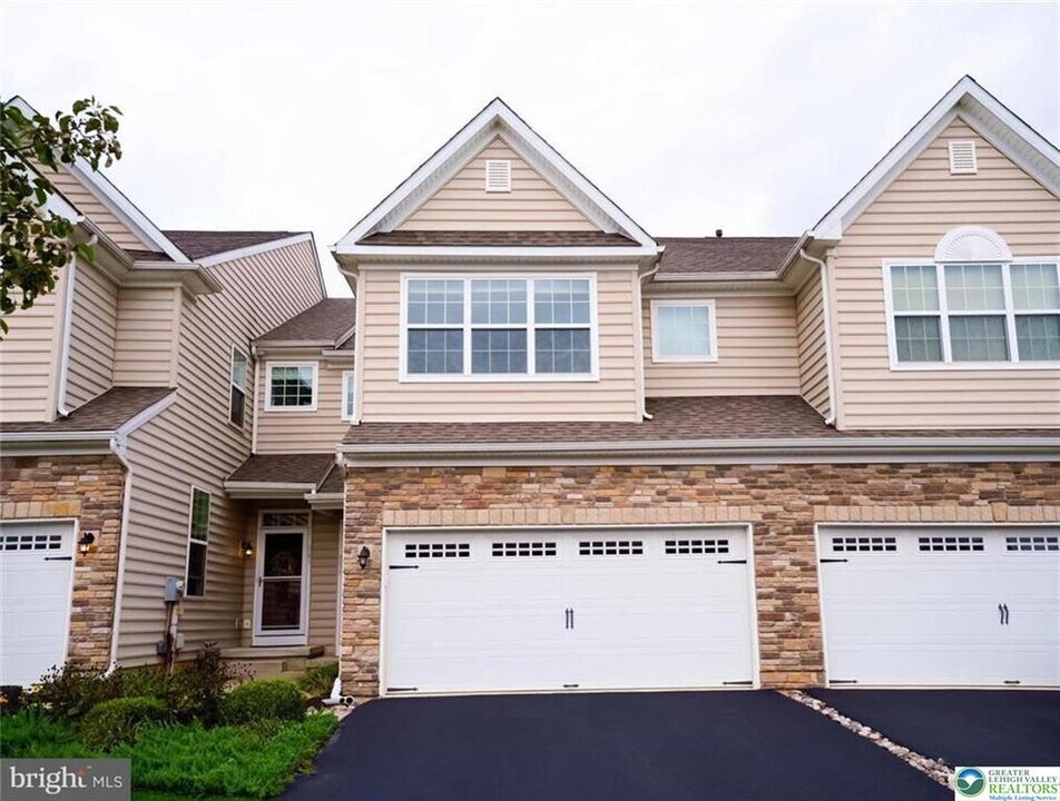 339 Pennycress Rd in Allentown, PA - Building Photo