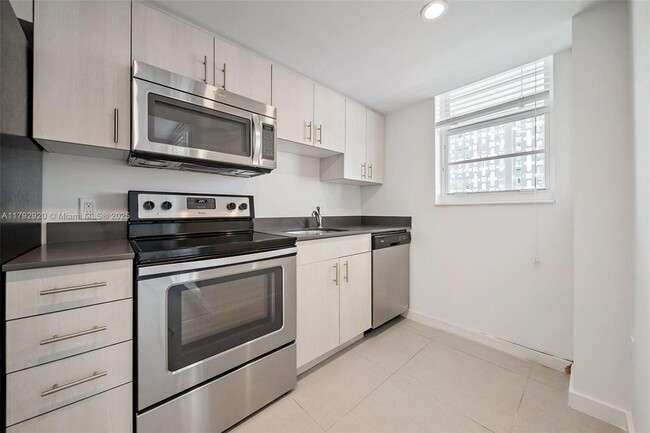910 West Ave, Unit 0534 in Miami Beach, FL - Building Photo - Building Photo