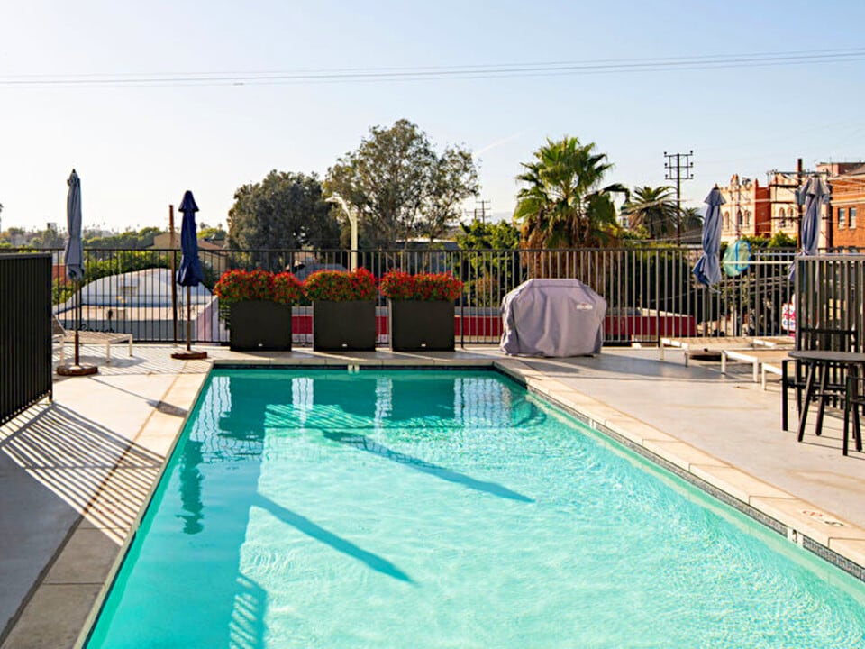 654 N Virgil Ave in Los Angeles, CA - Building Photo