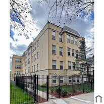 2323 N Oak Park Ave in Elmwood Park, IL - Building Photo