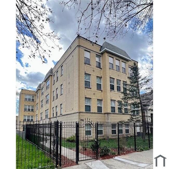 property at 2323 N Oak Park Ave