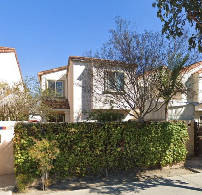 property at 1527 E Gage Ave