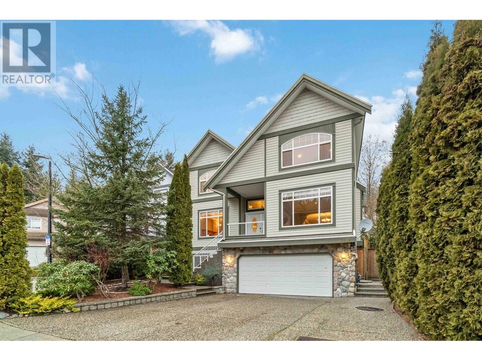 2018 Turnberry Ln in Coquitlam, BC - Building Photo