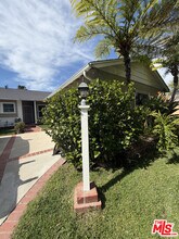 6223 Enfield Ave in Los Angeles, CA - Building Photo - Building Photo