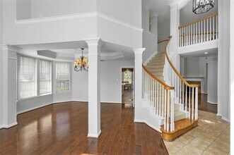 8036 Ocean Dr in Fort Worth, TX - Foto de edificio - Building Photo