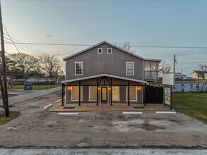114 Grand Ave in Bacliff, TX - Building Photo - Building Photo