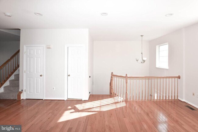 2457 Rolling Plains Dr in Herndon, VA - Building Photo - Building Photo