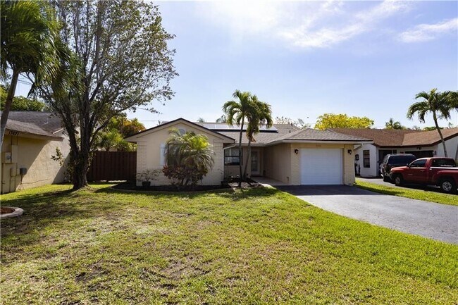 510 Green River Ln in Davie, FL - Building Photo - Building Photo