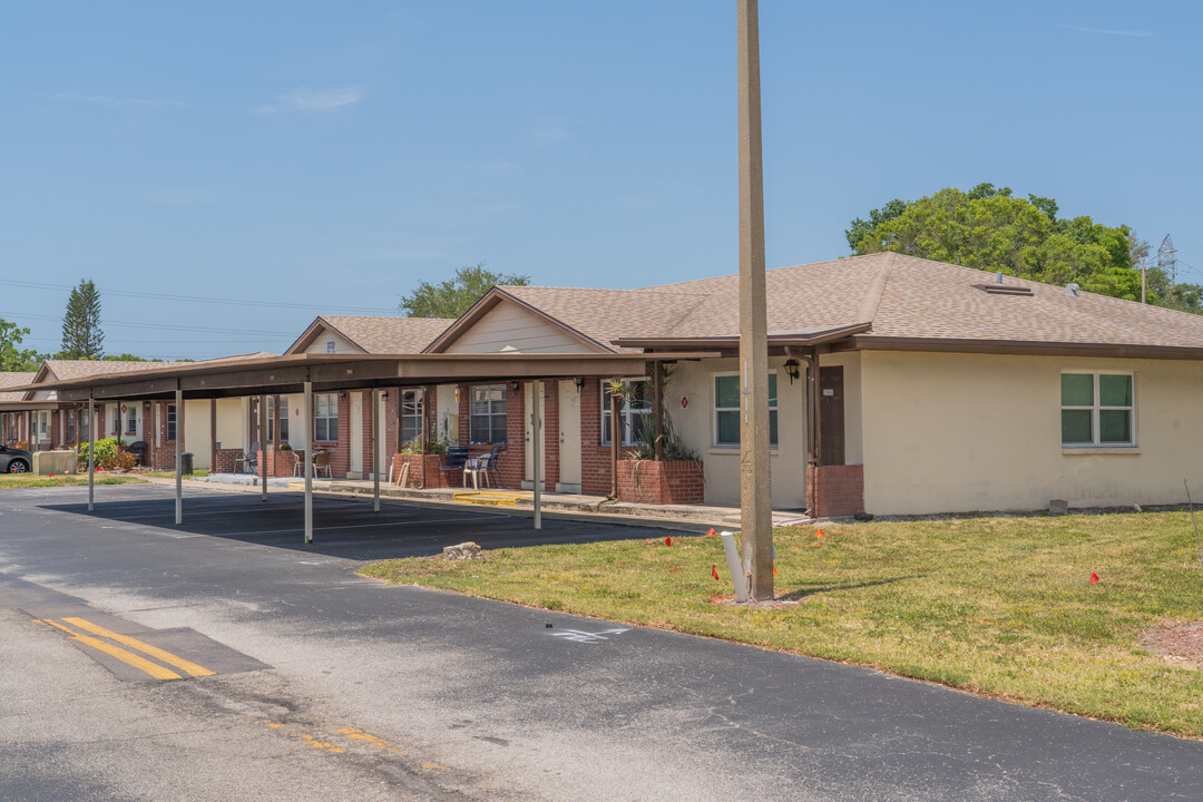 Hill Crest Villas in Clearwater, FL - Building Photo