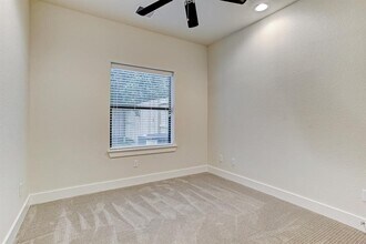 3905 Tulane Oak Dr in Houston, TX - Building Photo - Building Photo